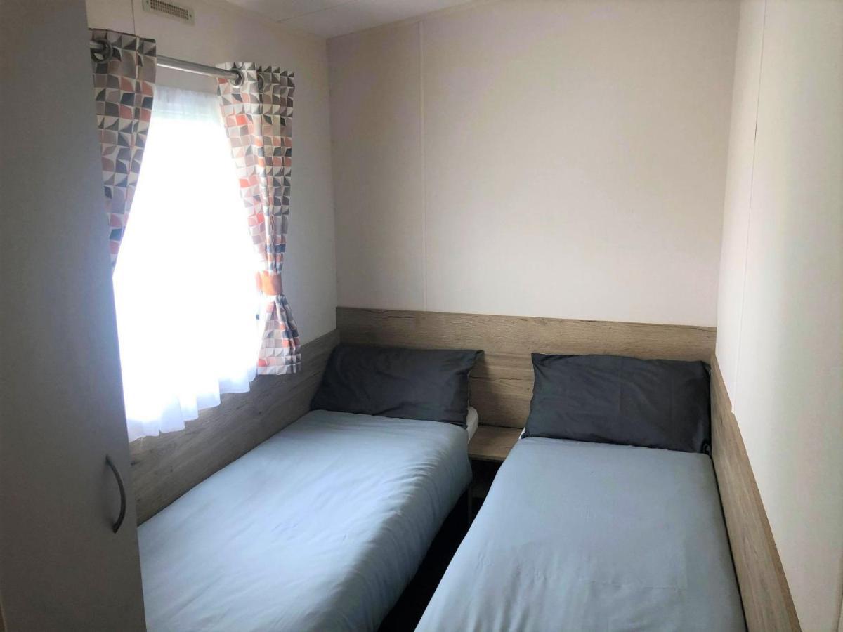 Cedar Deluxe Holiday Home Chapel Saint Leonards Esterno foto