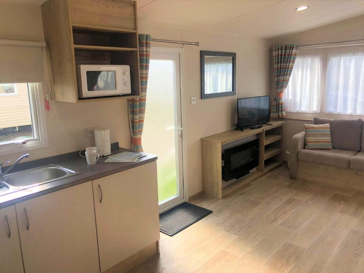 Cedar Deluxe Holiday Home Chapel Saint Leonards Esterno foto