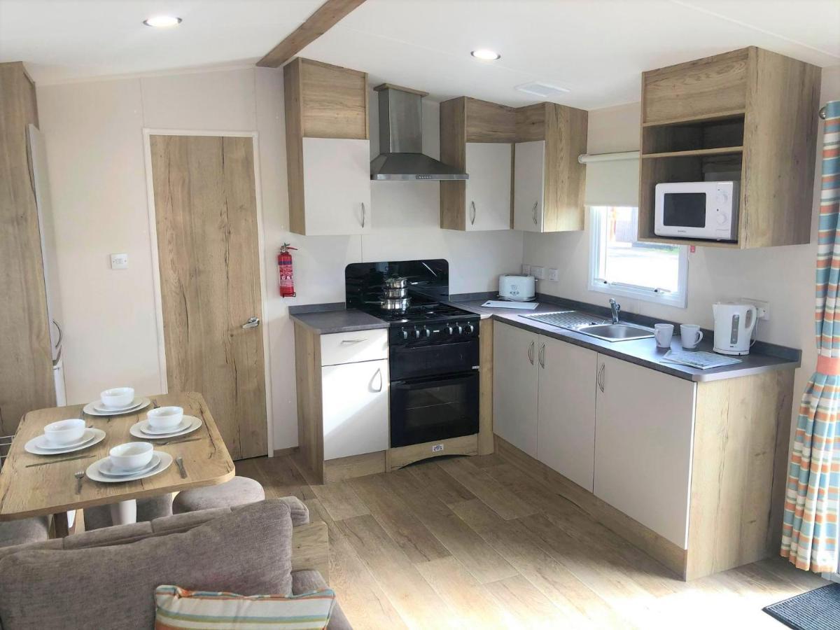 Cedar Deluxe Holiday Home Chapel Saint Leonards Esterno foto
