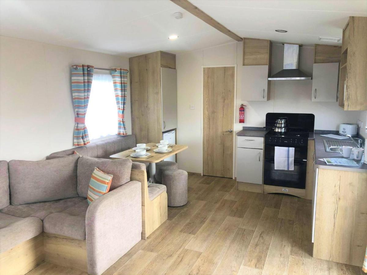 Cedar Deluxe Holiday Home Chapel Saint Leonards Esterno foto